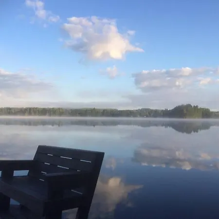 Kukka , Laatulomat Prázdninový dům *