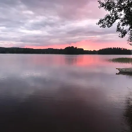 Kukka , Laatulomat Prázdninový dům *
